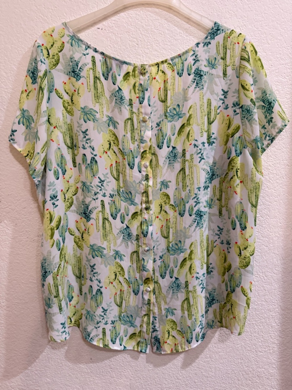 Torrid Green Cactus Print Flutter Sleeve Blouse Size 1 - Picture 2 of 12
